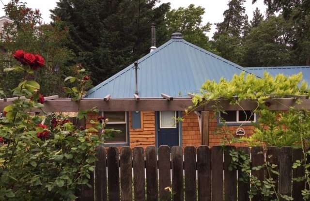 1828 Columbia St. - 1828 Columbia Street, Hood River, OR 97031