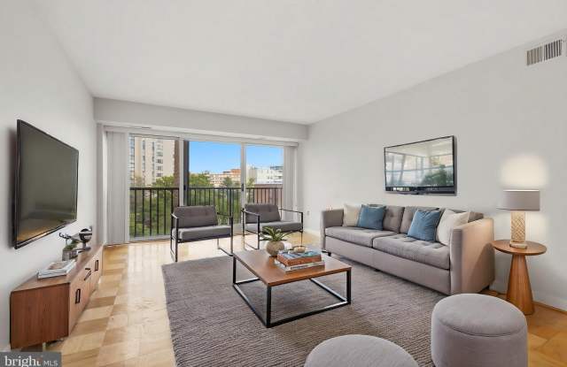 1300 ARMY NAVY Drive photos photos