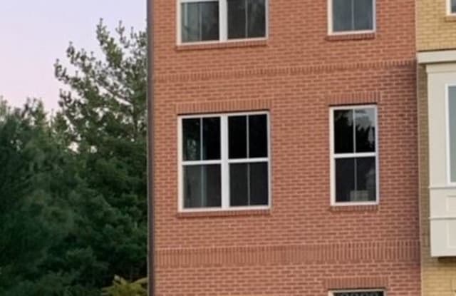 2363 Wyeth St - 2363 Wyeth St, Glenmont, MD 20906