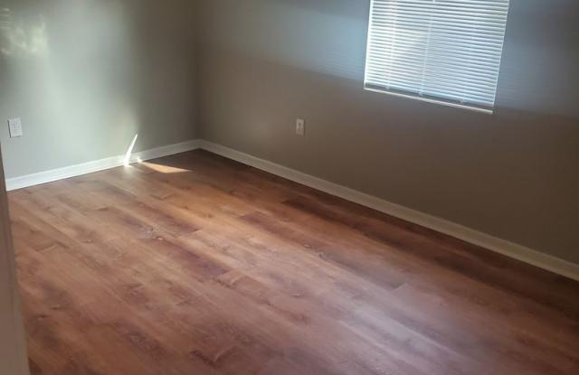 Sevierville - 2 bedroom, 1 bath apartment - Call Linda Meese (865) 591-6004 photos photos