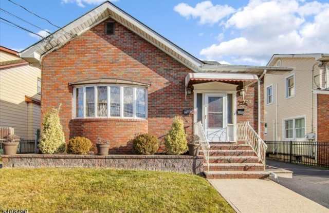 124 Colfax Ave photos photos