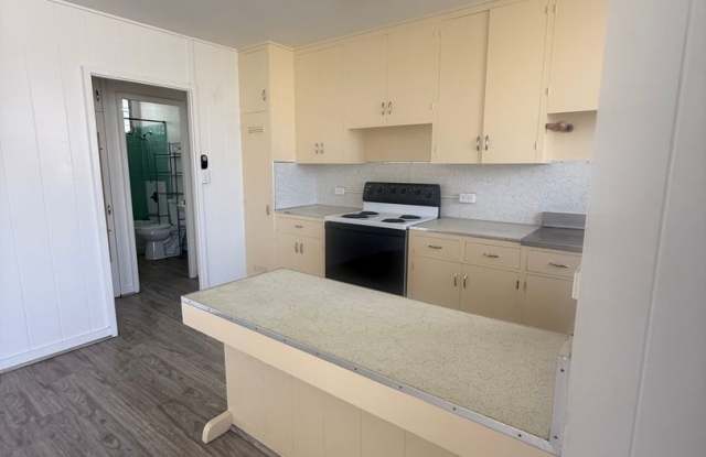 Quiet 1 Bedroom, 1 Bath with parking in McCully photos photos