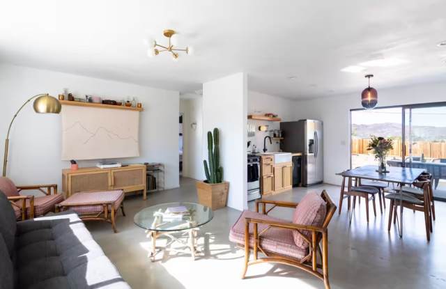 Beautiful 3-Bedroom, 2-Bath Home in Joshua Tree fully furnished photos photos