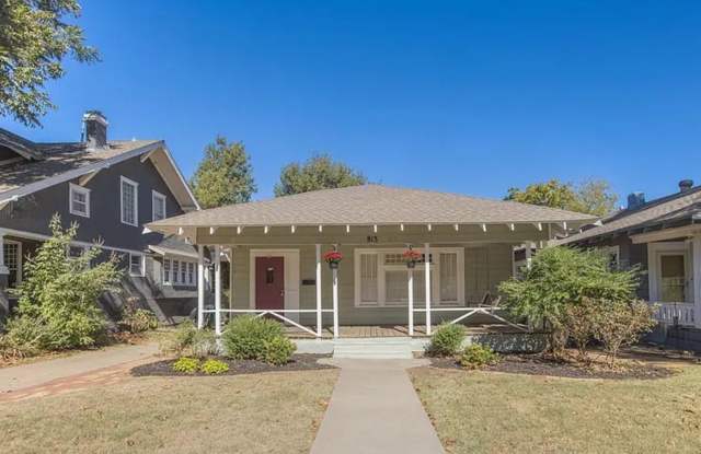 2 bed 2 bath historic remodeled home with an awesome 1bed 1 bath detached apartment! Mesta Park beautiful bungalow! Walk to the popular NW 23rd street area! 1 small dog under 10 pounds photos photos