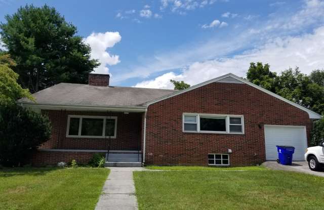 Spacious Home in Downtown Blacksburg Gallery 1