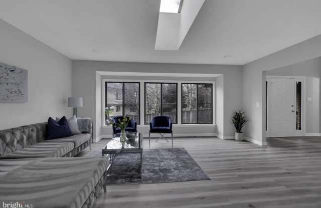 10422 WOODBURY WOODS Court Gallery 4