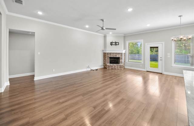 11479 Lindsey Garden Gallery 4