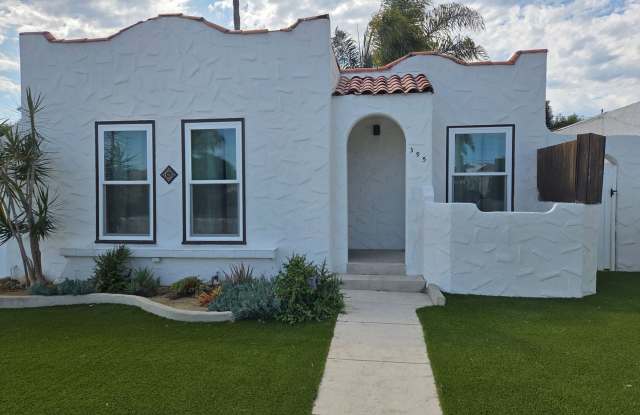 Updated 2 Bedroom 1 Bathroom Mid-town Home photos photos