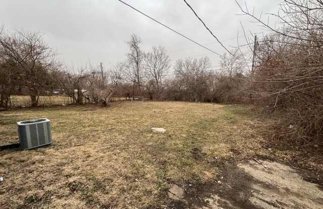 Charming 3 bed 1 bath house! - 1833 Southeast Pennsylvania Avenue, Topeka, KS 66607 Charming 3 bed 1 bath house! - 1833 Southeast Pennsylvania Avenue, Topeka, KS 66607