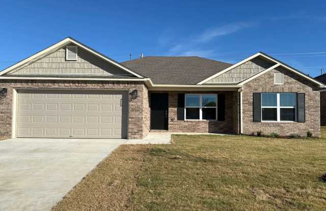 Move-In Ready! Beautiful 3-Bedroom, 2-Bath Home in Park Place with a Spacious, Wood-Privacy-Fenced Backyard Gallery 4