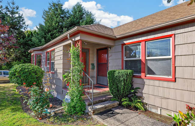 Charming 1 Bedroom Unit with Basement storage & Private Laundry Gallery 1
