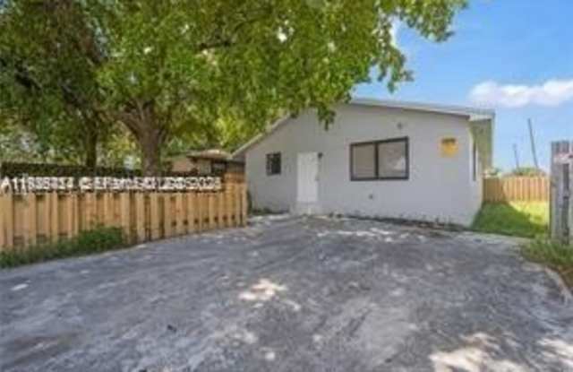 303 NW 7th St photos photos