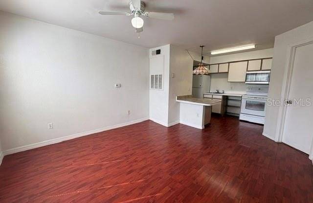 2200 KEY W Court Gallery 3