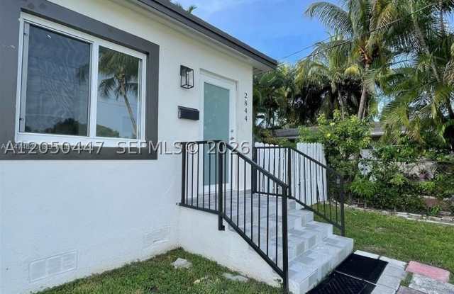 2856 SW 37th Ave photos photos