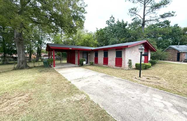 ** 3 Bed 1.5 Bath Located in South Lawn** Call 334-366-9198 to schedule a self-showing photos photos