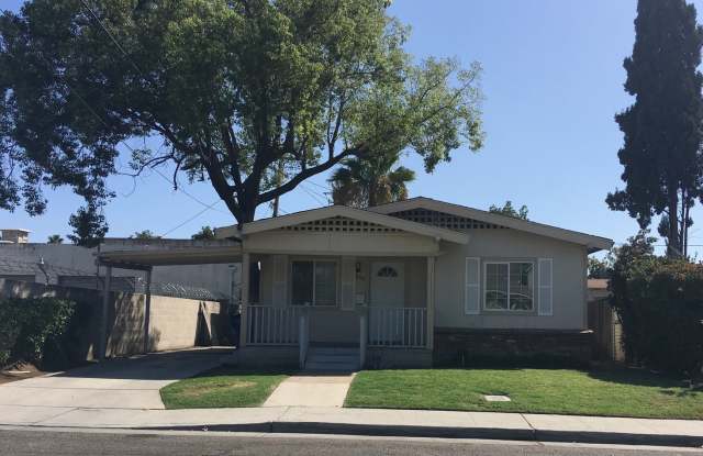 Cute & cozy home near Fresno City College Gallery 1