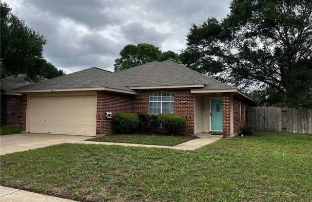 506 Bridle Lane - 506 Bridle Lane, Victoria, TX 77904