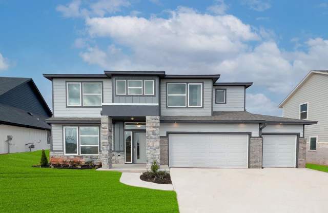 Modern/Newer Home in East Edmond + 4 bed + 3.5 bath + 3 Car Garage - 6032 Dale Avenue, Edmond, OK 73034