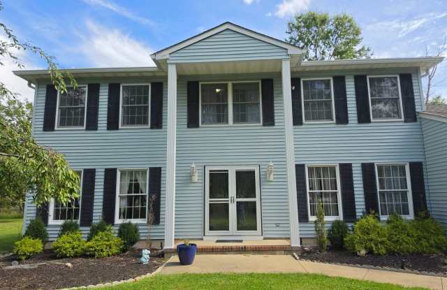 Centrally located, 4/5 spacious bedroom, 2.5 bathrooms, 2-car garage single family home with huge yard & lots of off-street parking! Gallery 3
