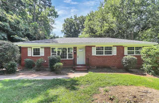 Brick Ranch w/Great Yard! Minutes From Uptown Charlotte! photos photos