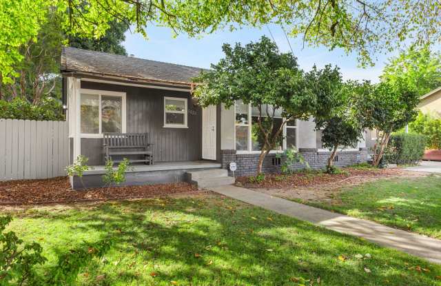 Heart of Sacramento ~~Duplex for RENT! Gallery 3