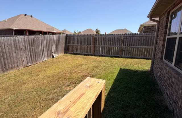 HALF OFF FIRST MONTH'S RENT! Beautiful 4-Bedroom Home in Gentry Gallery 3