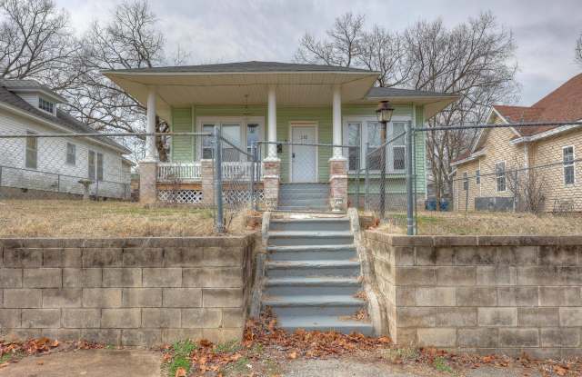 310 North Jackson Avenue - 310 North Jackson Avenue, Joplin, MO 64801