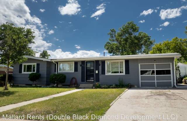 7819 Applewood Ln - 7819 Applewood Lane, Sherrelwood, CO 80221
