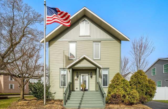 720 Main Street unit: 2 photos photos