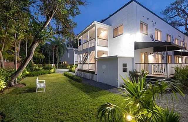 Poinciana Avenue photos photos