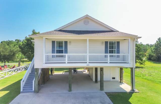 423 Sears Avenue - 423 Sears Avenue, Waveland, MS 39576