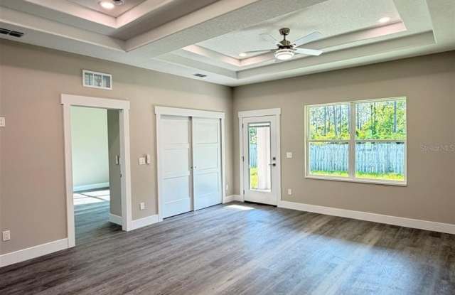 9 SLATINGTON Place Gallery 2