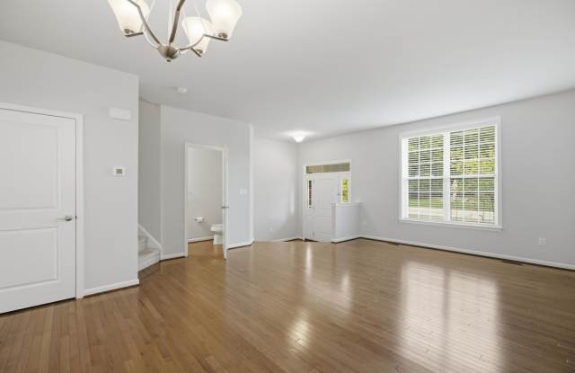 2780 Ashcombe Drive Gallery 2
