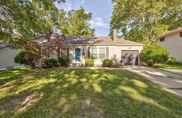 8608 Maple Ave - 8608 Maple Avenue, Raytown, MO 64138