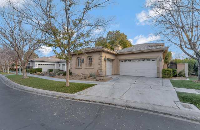 Queensridge Beauty - 5 bedroom on a 1/4+ acre lot photos photos