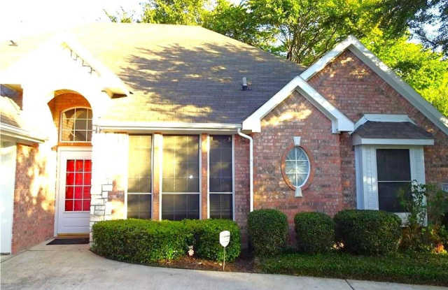 1904 Cavender Circle Gallery 2