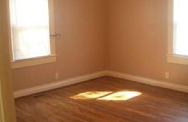 305 Ivydale Drive Gallery 4