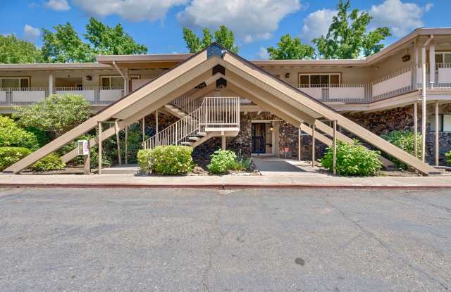 Renovated 2 Bedroom Condo Located on the Fairway! Water, Sewer, Trash Included! photos photos