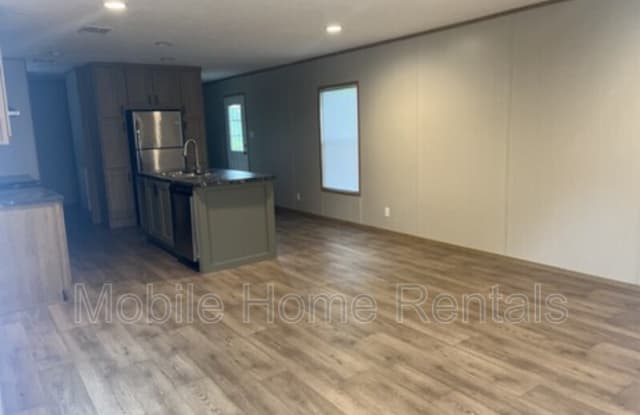 210 Ridgewood Dr. - 210 Ridgewood Drive, Centerville, GA 31028