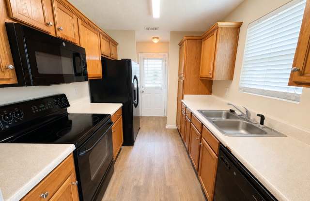 ROOMMATE MATCHING HOME! 1/2 OFF DEPOSIT SPECIAL! PRE-LEASING FOR AUGUST 2 2027! Gallery 3