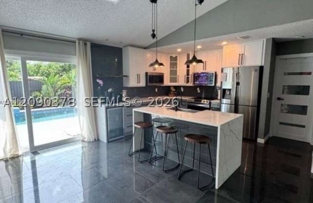 3415 55th Dr E Gallery 1