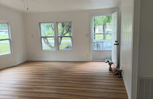 26807 Glenwood Drive Gallery 4