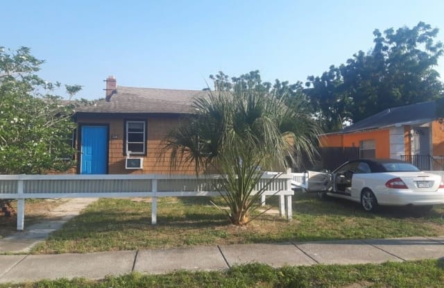 4424 15th Ave S - 4424 15th Avenue South, St. Petersburg, FL 33711