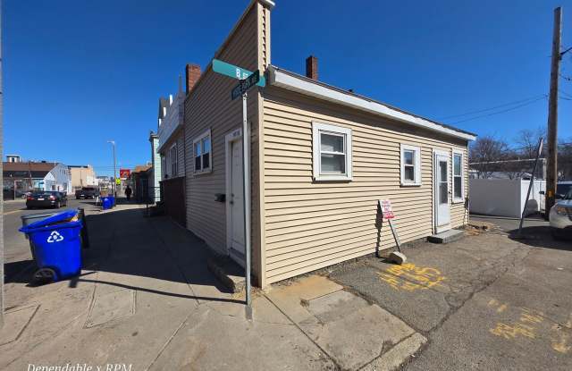 Studio 1 bath with Full Kitchen Available in Hyde Park photos photos