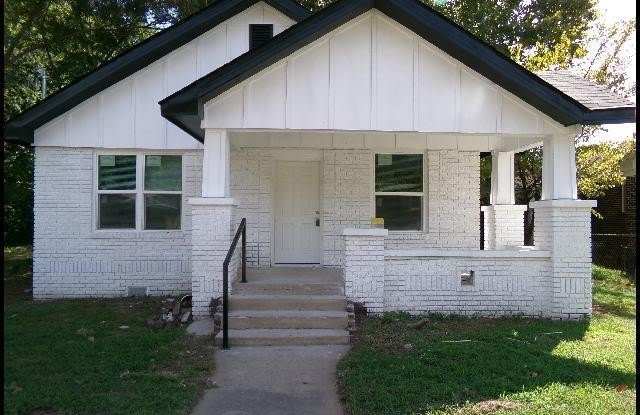 2504 E Washington Avenue Gallery 1