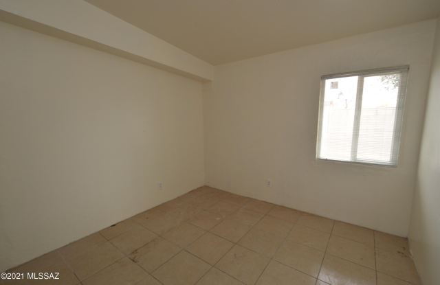 20 E Susana Street Gallery 3