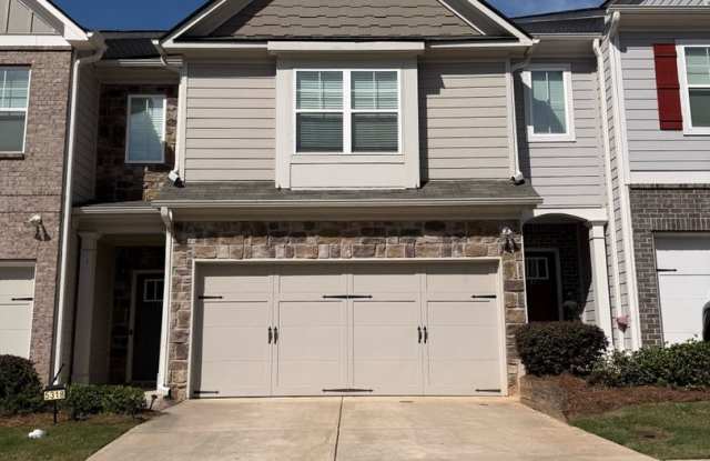 Spacious 3BR Townhome in Fairburn Gallery 1