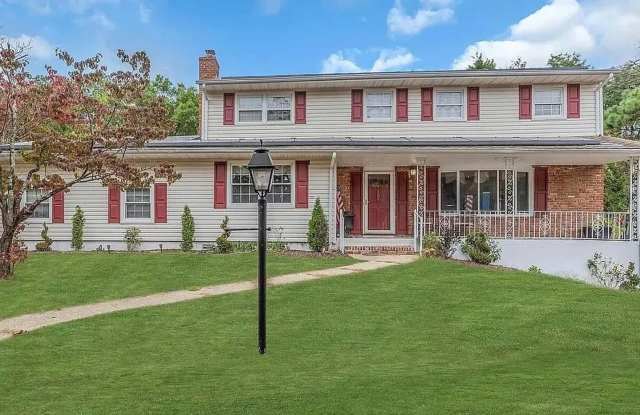 Four-Bedroom Colonial with Pool in Toms River photos photos