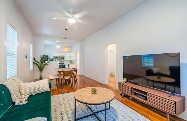 Stylish 3-Bedroom, 1-Bathroom Ybor City Home | Pet Friendly Gallery 3