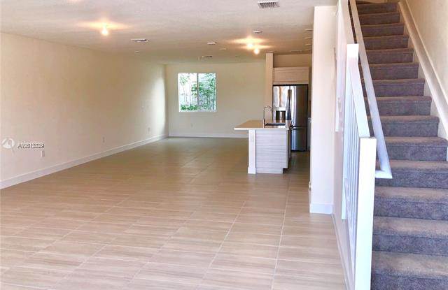 6468 NW 103 PL Gallery 3